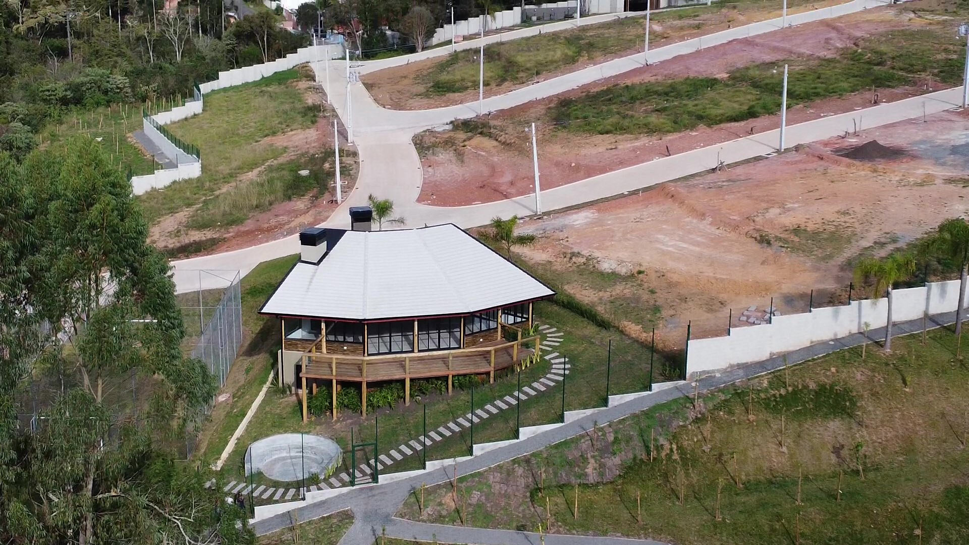 Residencial Multifamiliar de 180m² no bairro Vila Rivabem, em Campo Largo | Eu Corretor