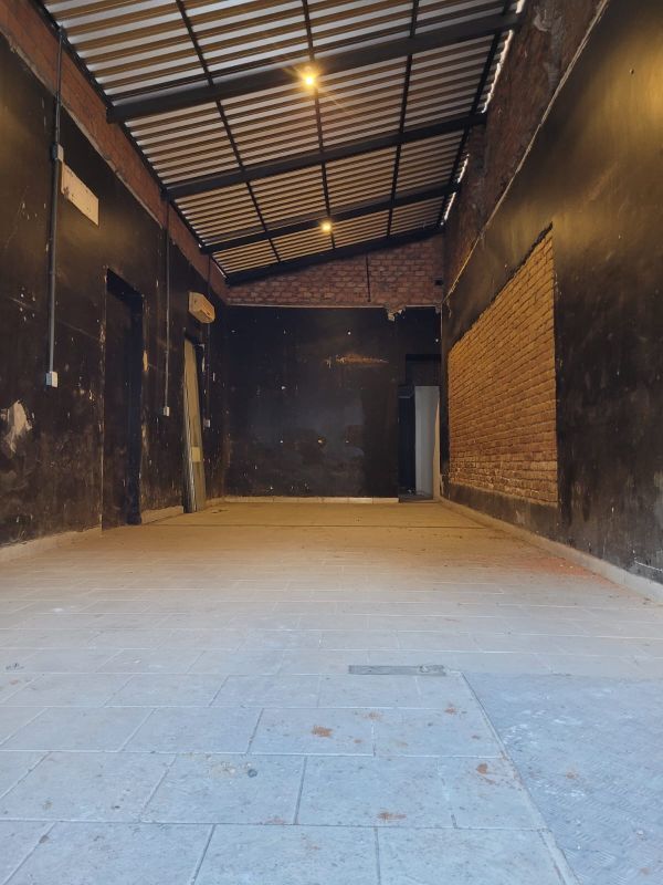 Comercial de 220m² no bairro Azenha, em Porto Alegre | Eu Corretor