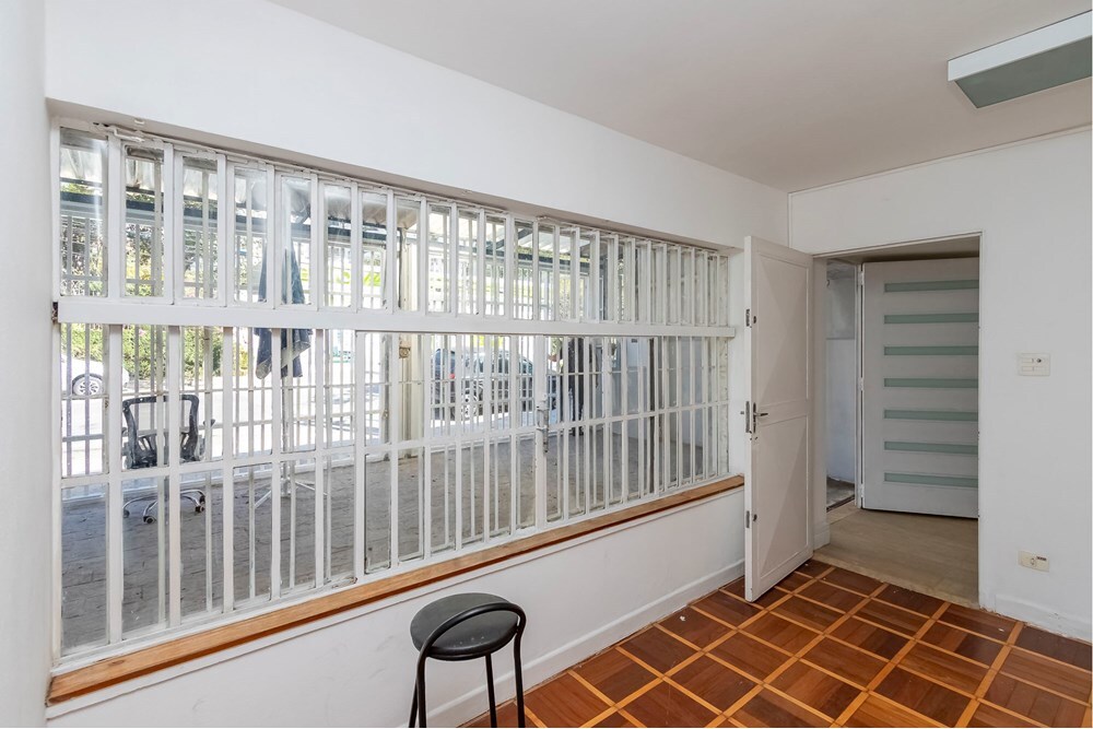 CBJDSJ 197 Loja 601361003-132 - REMAX Trio Exclusividades CBJDSJ 197 Loja 601361003-132 - REMAX Trio Exclusividades