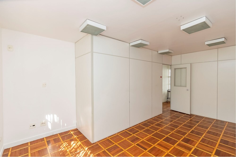 CBJDSJ 197 Loja 601361003-132 - REMAX Trio Exclusividades CBJDSJ 197 Loja 601361003-132 - REMAX Trio Exclusividades