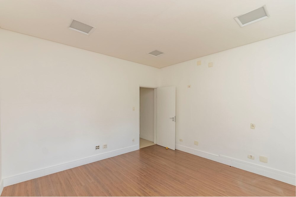 CBJDSJ 197 Loja 601361003-132 - REMAX Trio Exclusividades CBJDSJ 197 Loja 601361003-132 - REMAX Trio Exclusividades