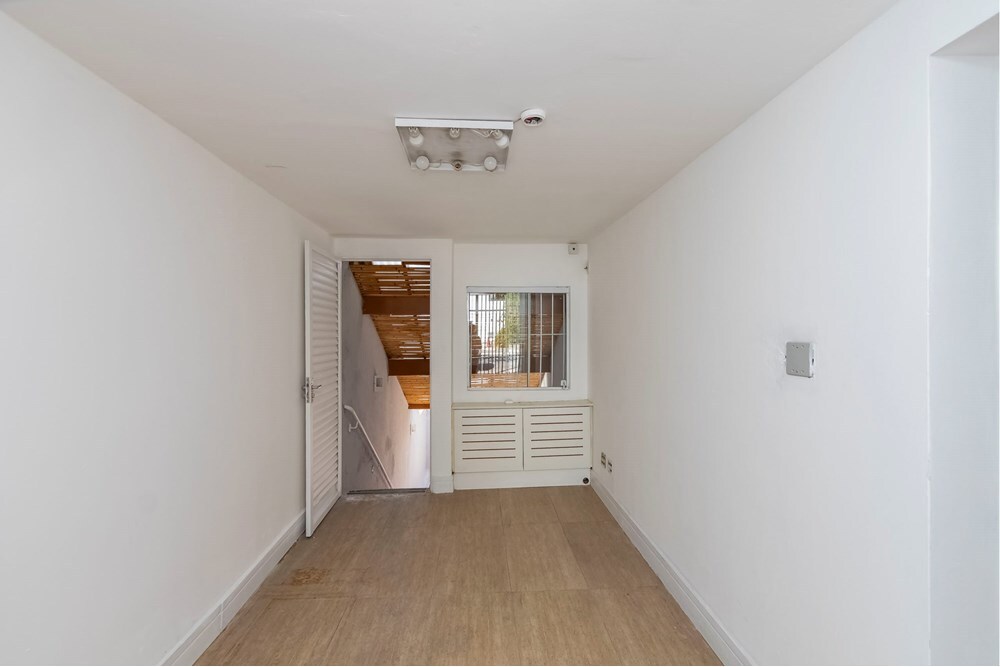 CBJDSJ 197 Loja 601361003-132 - REMAX Trio Exclusividades CBJDSJ 197 Loja 601361003-132 - REMAX Trio Exclusividades