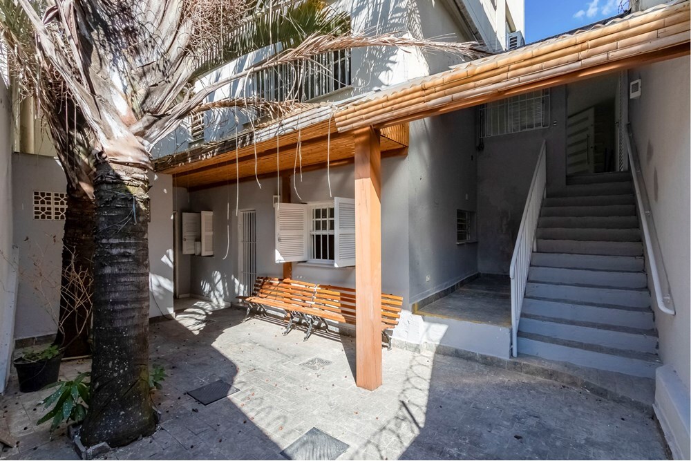 CBJDSJ 197 Loja 601361003-132 - REMAX Trio Exclusividades CBJDSJ 197 Loja 601361003-132 - REMAX Trio Exclusividades