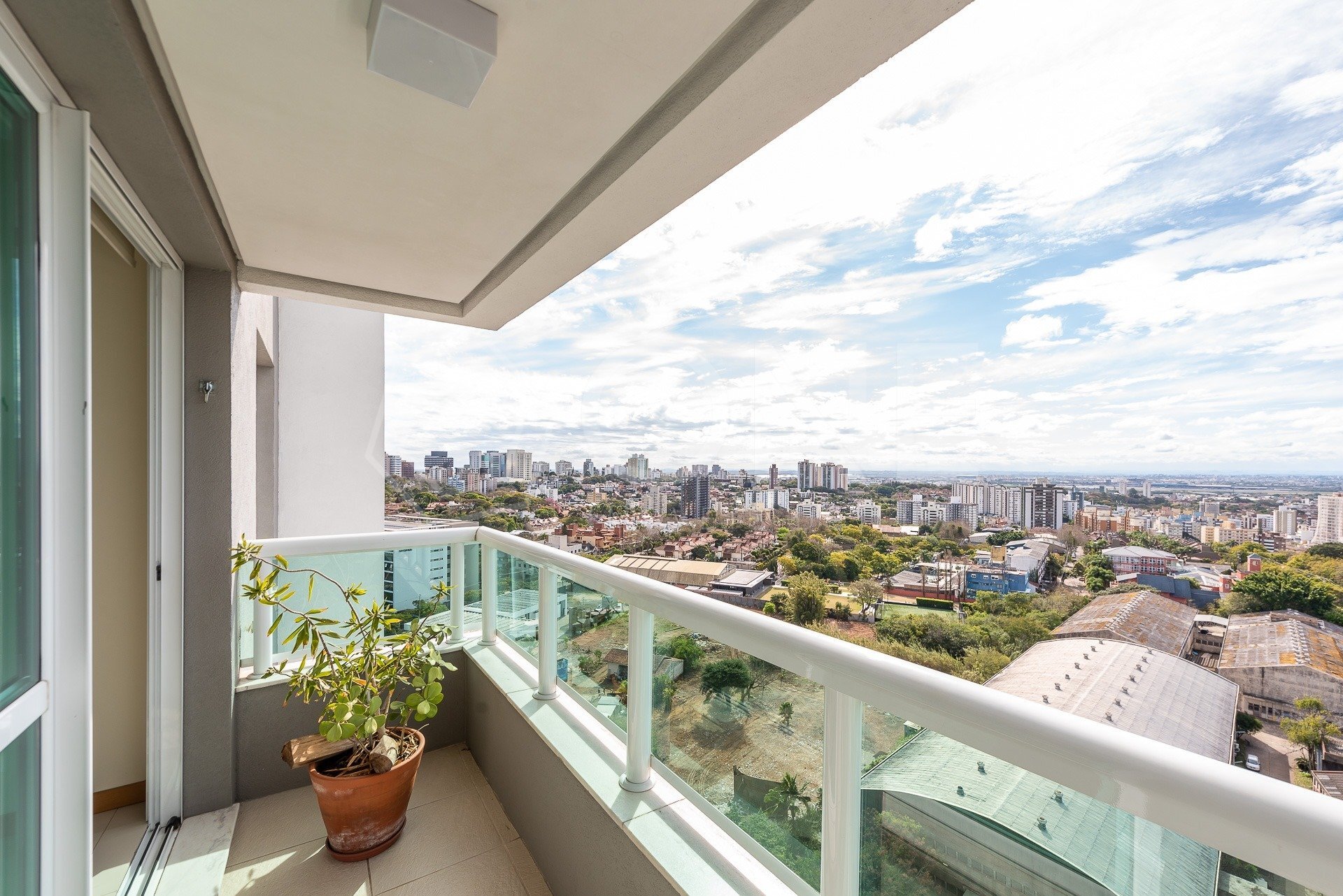 Residencial Multifamiliar de 1 quarto, 57m² no bairro Três Figueiras, em Porto Alegre | Eu Corretor