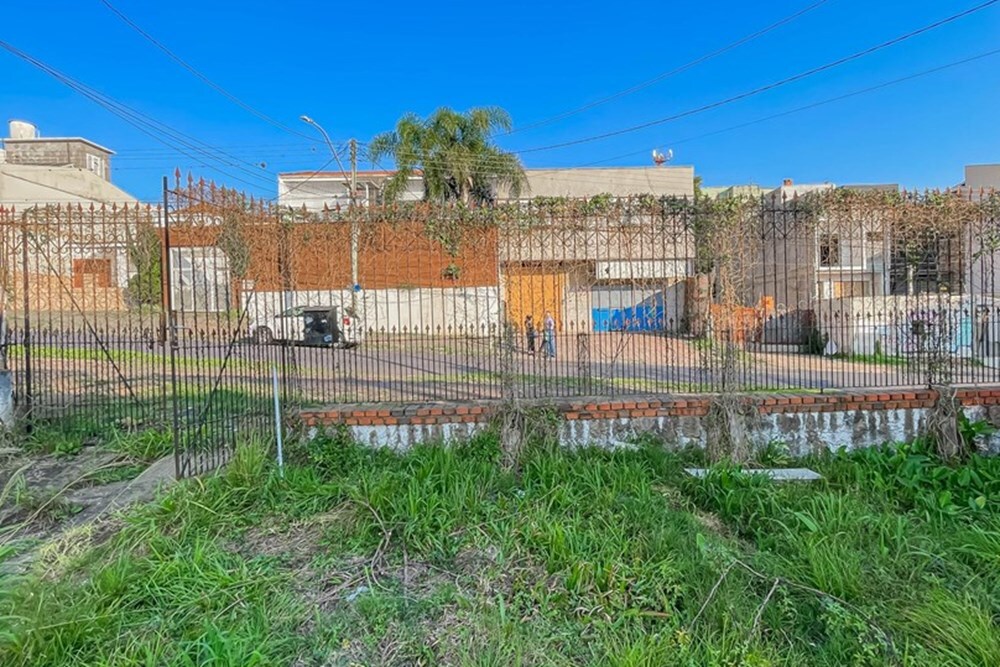 Residencial Multifamiliar de 385m² no bairro Chácara das Pedras, em Porto Alegre | Eu Corretor