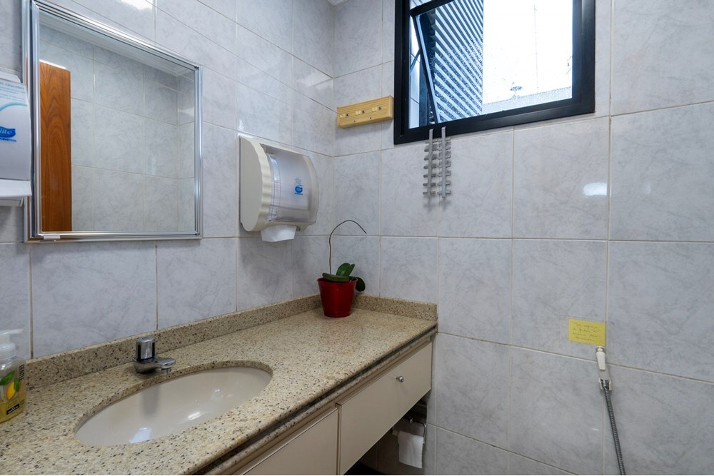 IBT 100 Sala 601241007-32 - REMAX Ville Exclusividades IBT 100 Sala 601241007-32 - REMAX Ville Exclusividades