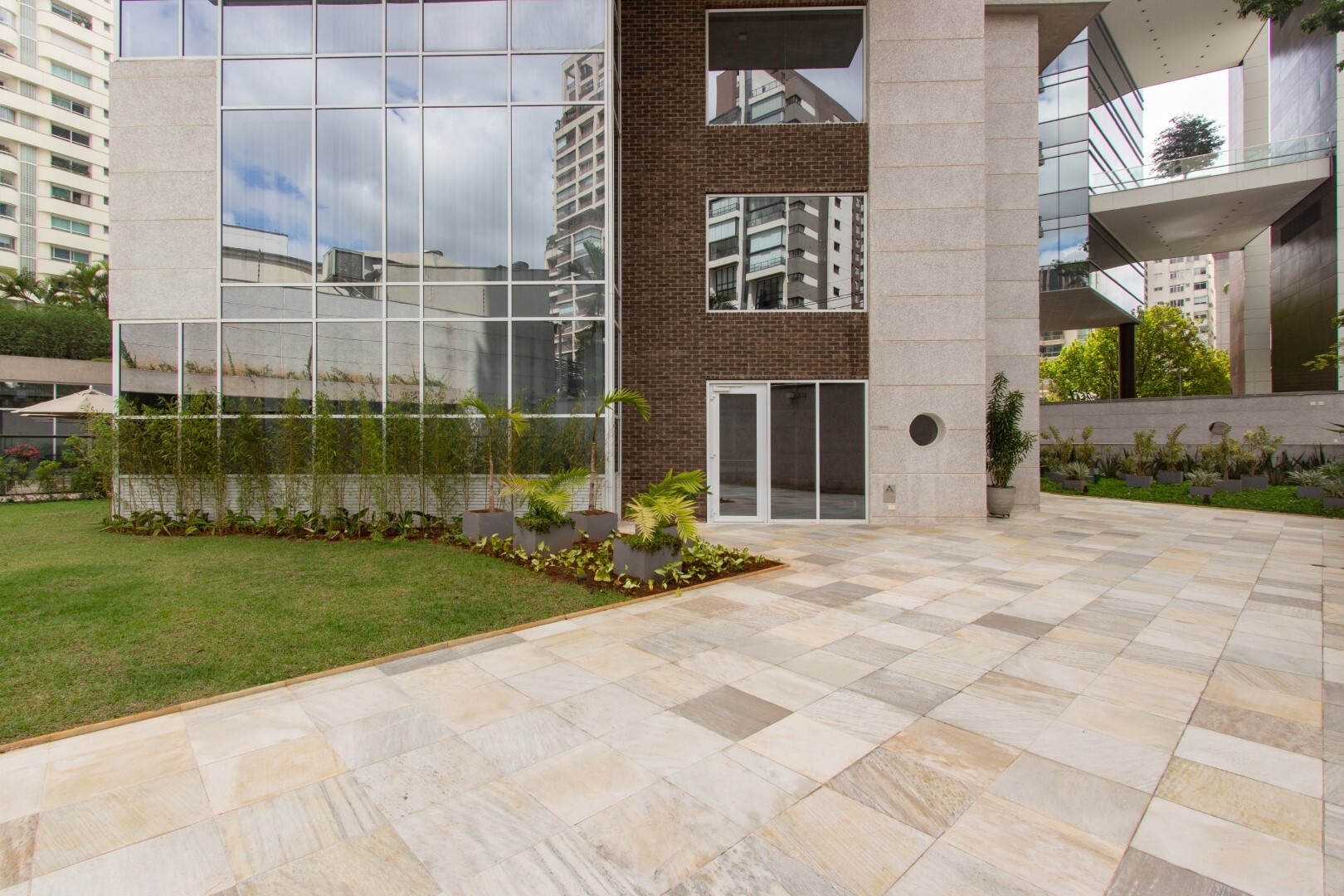 Celebrity - Kauffmann