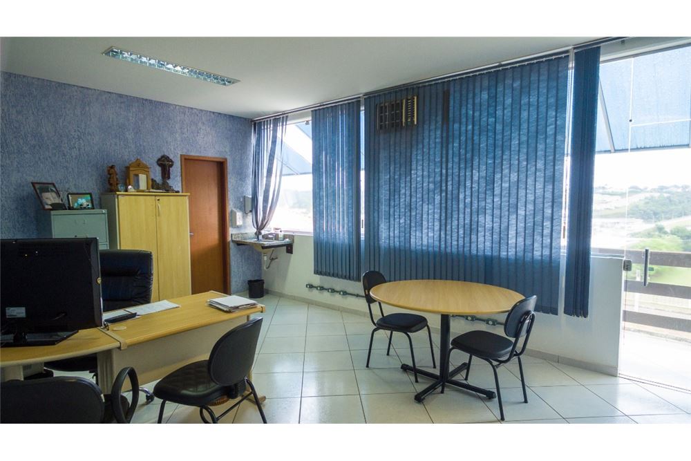 CEMZ 69 Pavilhão 690591010-33 - REMAX Máxima Exclusividades