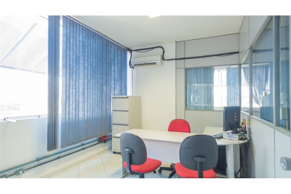 CEMZ 69 Pavilhão 690591010-33 - REMAX Máxima Exclusividades