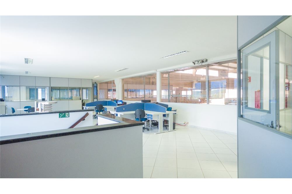 CEMZ 69 Pavilhão 690591010-33 - REMAX Máxima Exclusividades