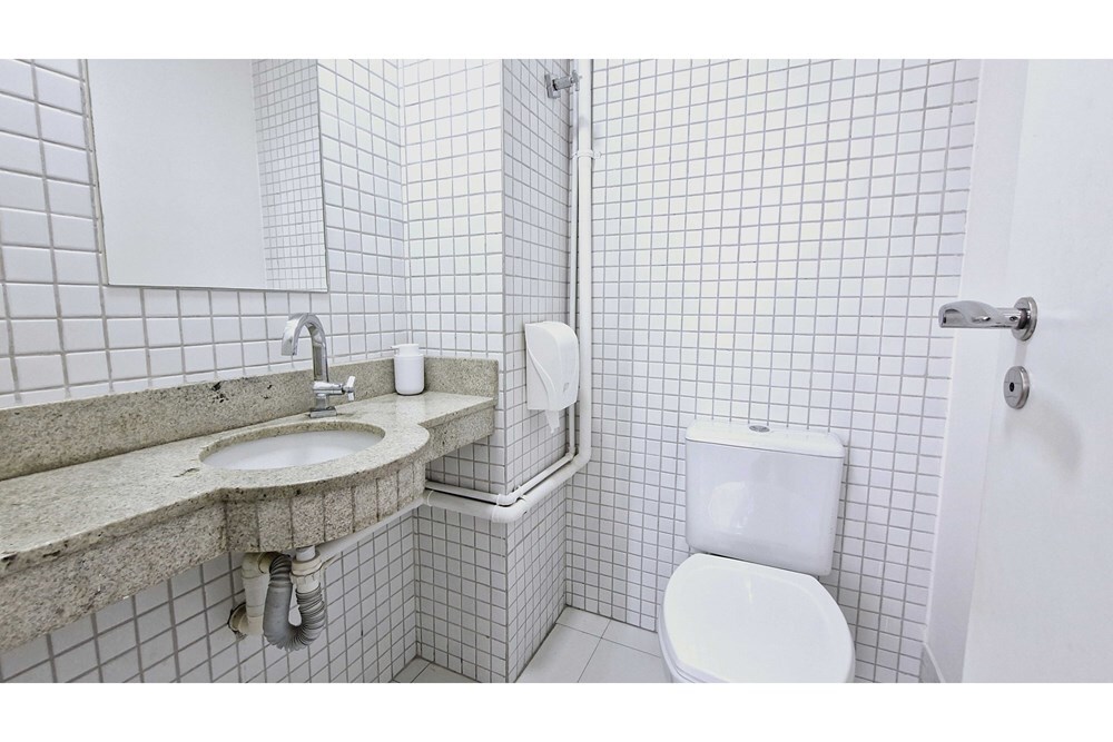 BP 72 Sala 601361020-384 - REMAX Trio Exclusividades BP 72 Sala 601361020-384 - REMAX Trio Exclusividades