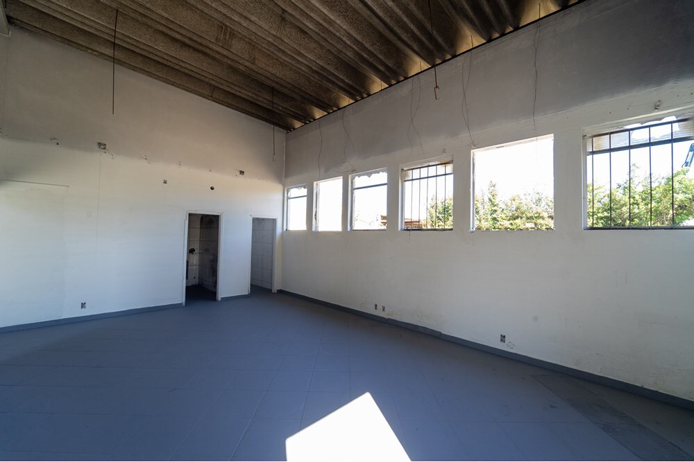 EAG 430 Pavilhão 690591010-36 - REMAX Máxima Exclusividades EAG 430 Pavilhão 690591010-36 - REMAX Máxima Exclusividades