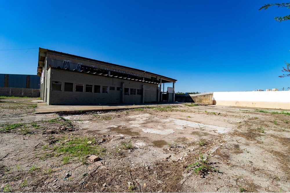 EAG 430 Pavilhão 690591010-36 - REMAX Máxima Exclusividades EAG 430 Pavilhão 690591010-36 - REMAX Máxima Exclusividades