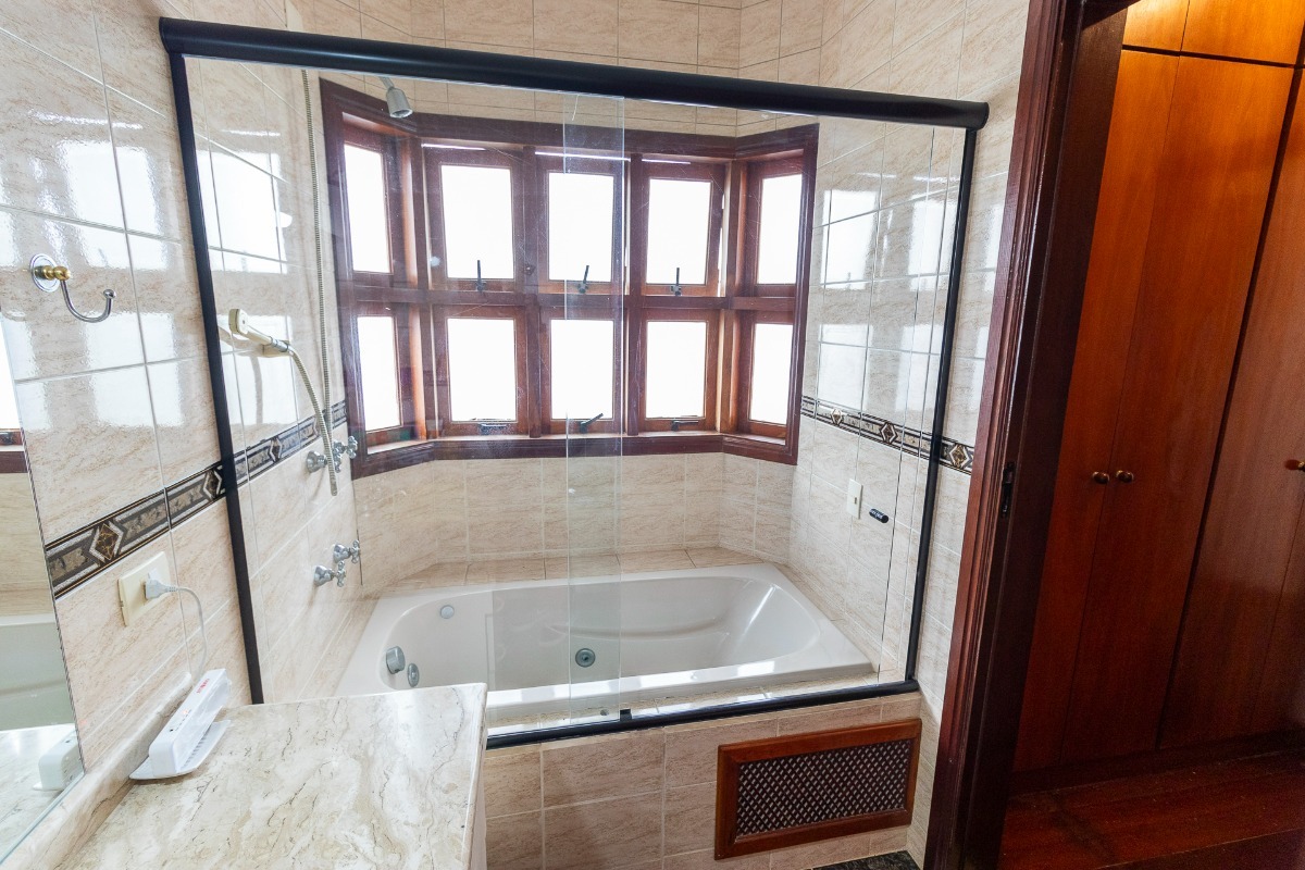 Residencial Multifamiliar de 4 quartos, 268m² no bairro Morada das Flores (Aldeia da Serra), em Santana de Parnaíba | Eu Corretor