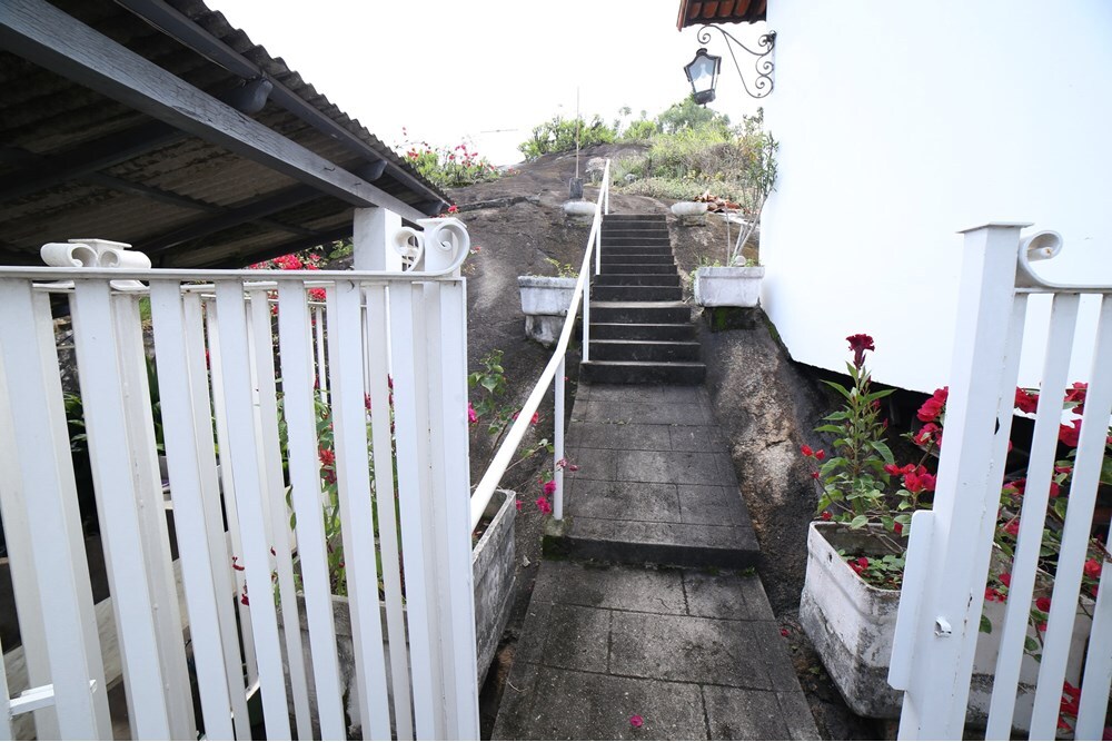 CDVVI 34 620161001-55 - Remax Lançamentos Exclusividades