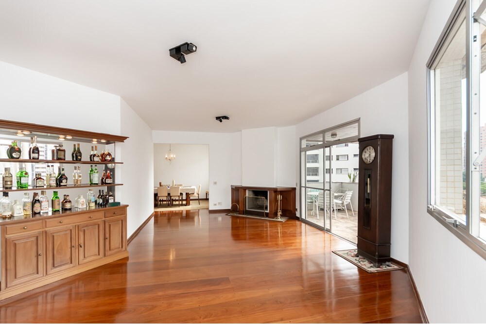 VUJ 165 Apto 601721032-78 - REMAX Front Exclusividades