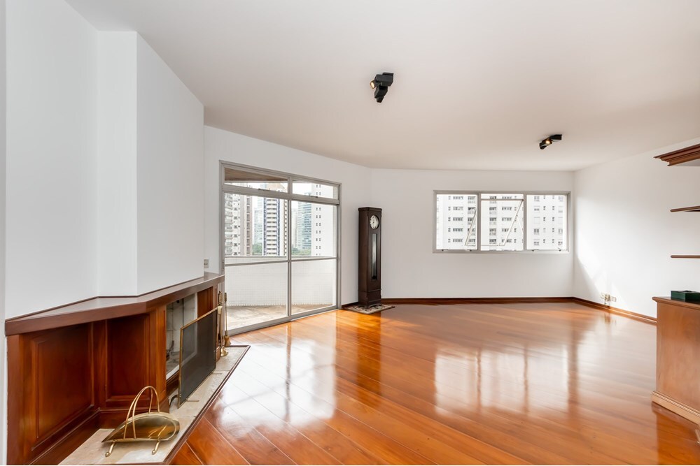 VUJ 165 Apto 601721032-78 - REMAX Front Exclusividades