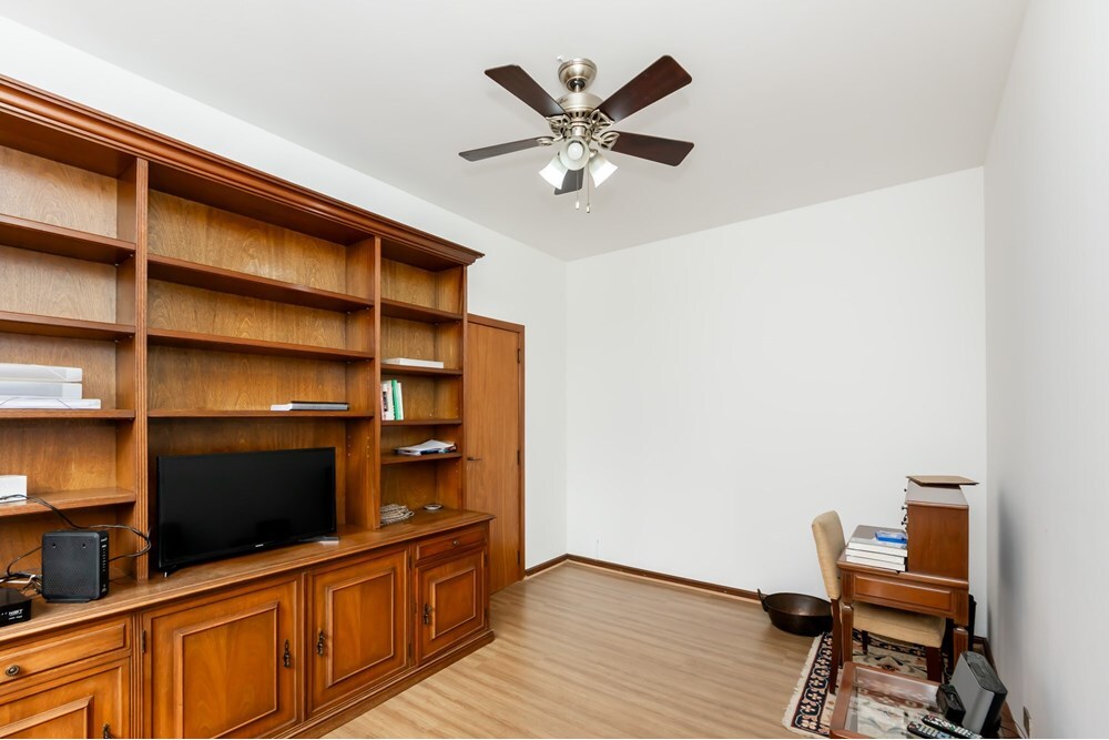 VUJ 165 Apto 601721032-78 - REMAX Front Exclusividades