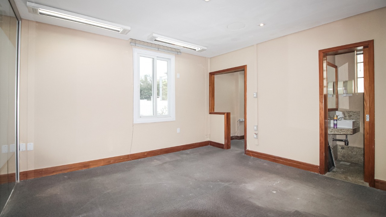 Comercial de 69m² no bairro São João, em Porto Alegre | Eu Corretor