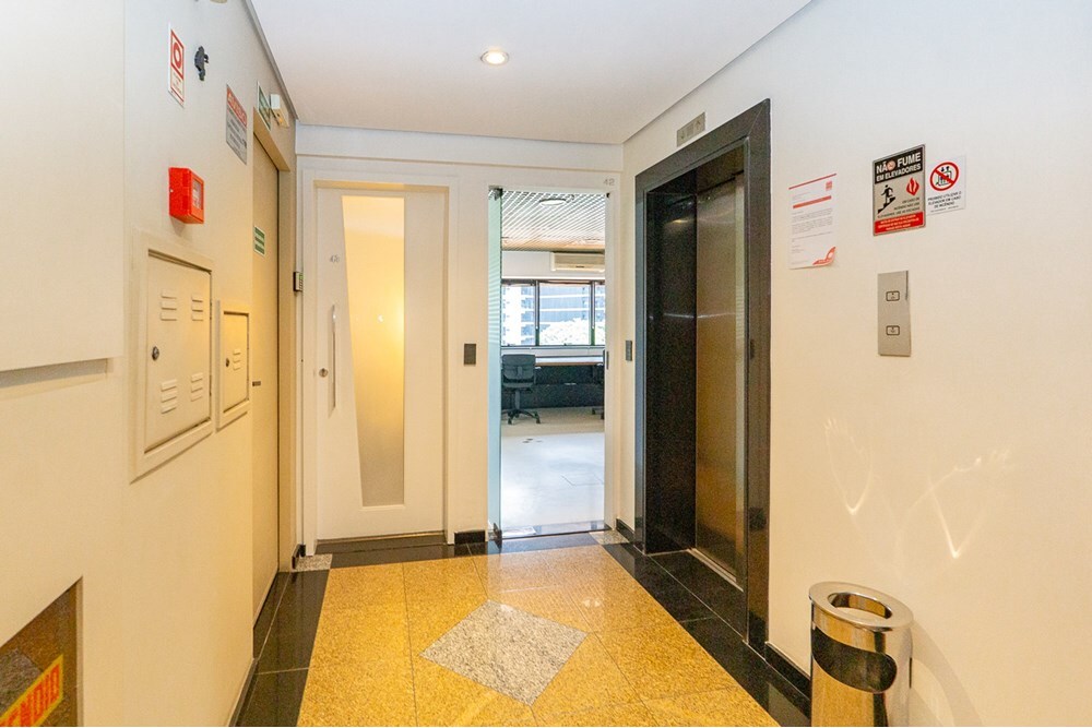 VOF 929 Sala 601131015-69 - REMAX Ares Exclusividades