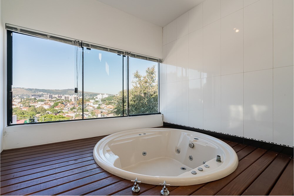 Residencial Multifamiliar de 2 quartos, 318m² no bairro Medianeira, em Porto Alegre | Eu Corretor