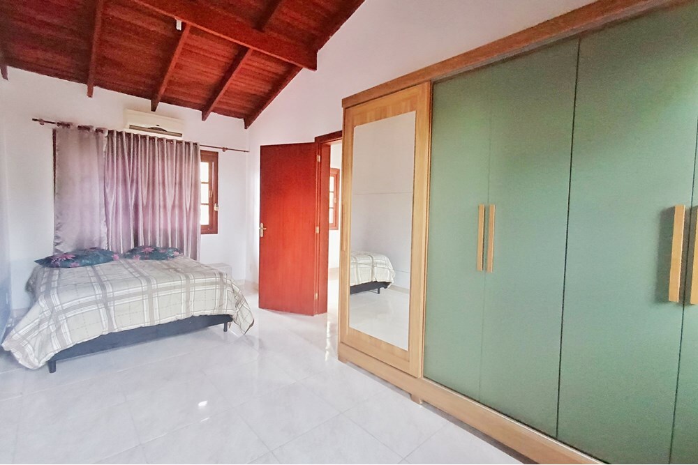 SLTR 6614 Casa 612531059-27 - Remax MC3 Exclusividades SLTR 6614 Casa 612531059-27 - Remax MC3 Exclusividades