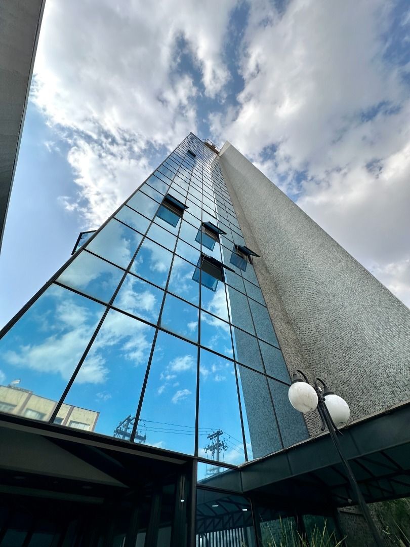 Vari Santana Sala CJ0692 - Oui Imóveis Exclusividades