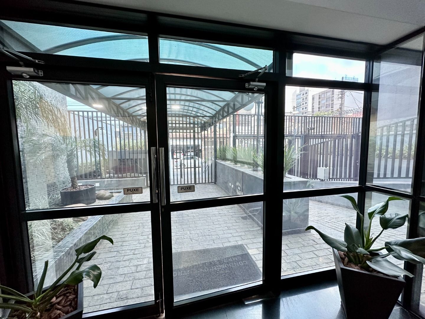 Vari Santana Sala CJ0693 - Oui Imóveis Exclusividades