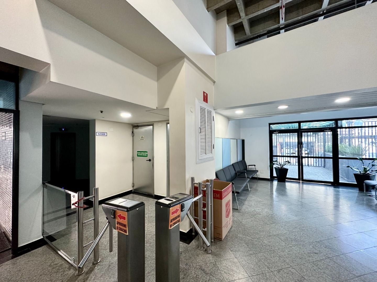 Vari Santana Sala CJ0693 - Oui Imóveis Exclusividades