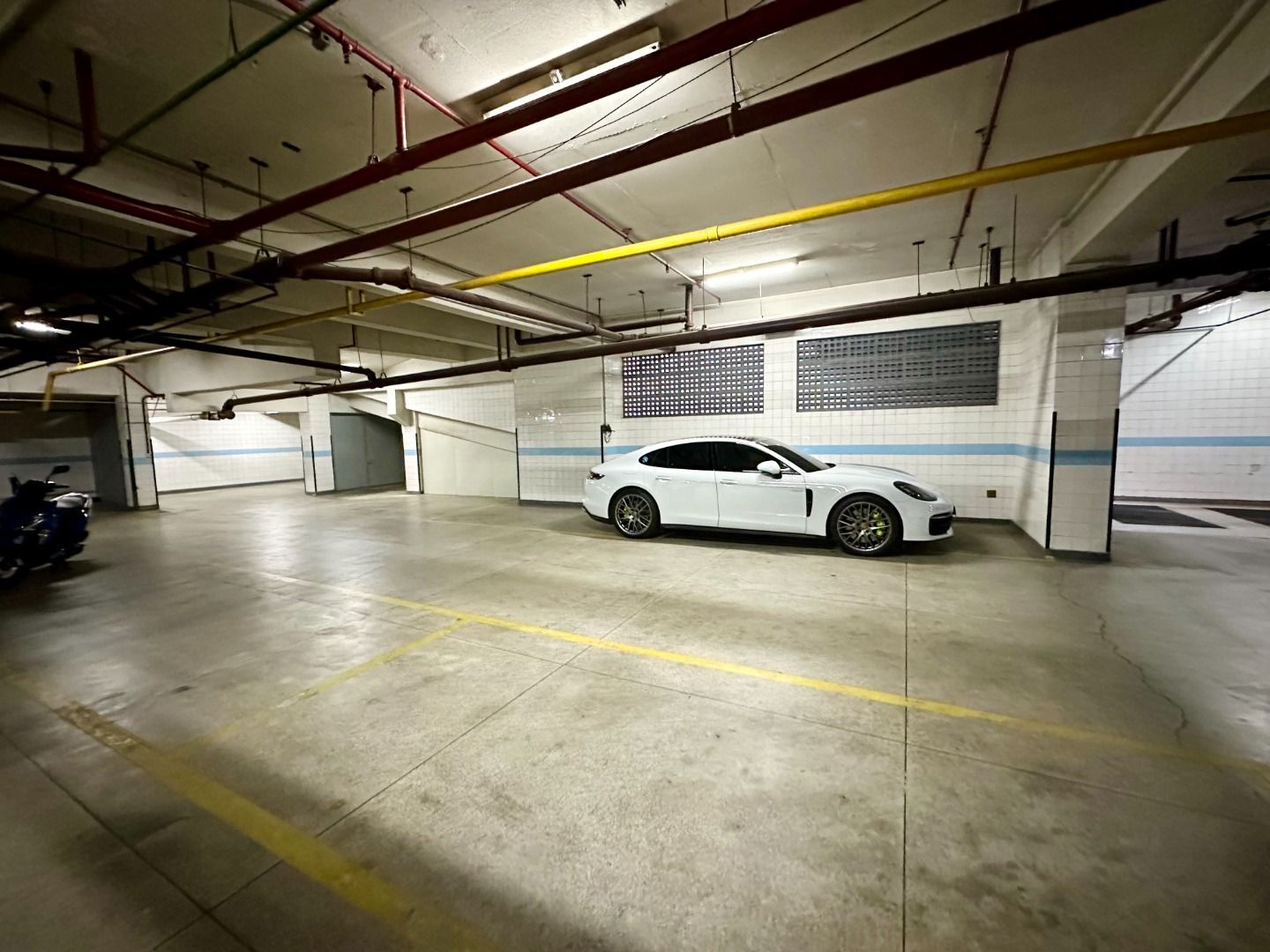 Vari Santana Sala CJ0694 - Oui Imóveis Exclusividades