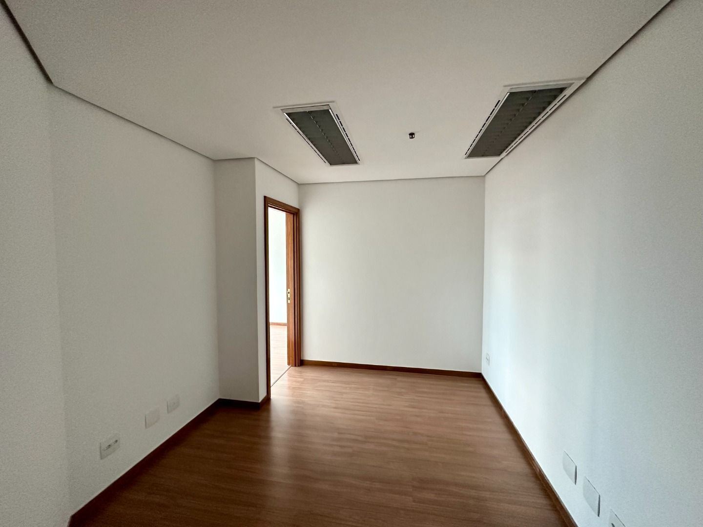 Vari Santana Sala CJ0694 - Oui Imóveis Exclusividades