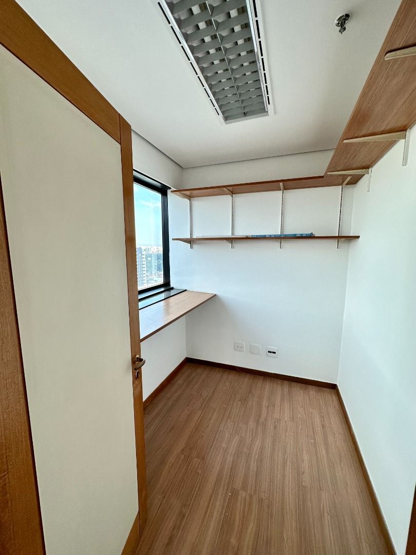 Vari Santana Sala CJ0694 - Oui Imóveis Exclusividades