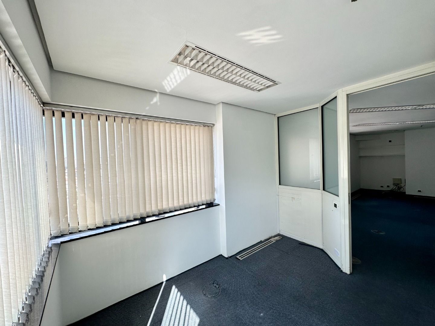 Vari Santana Sala CJ0690 - Oui Imóveis Exclusividades