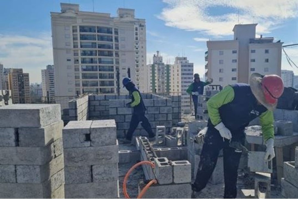 ADMPR 610 Apto 602291003-14 - REMAX B12 Exclusividades