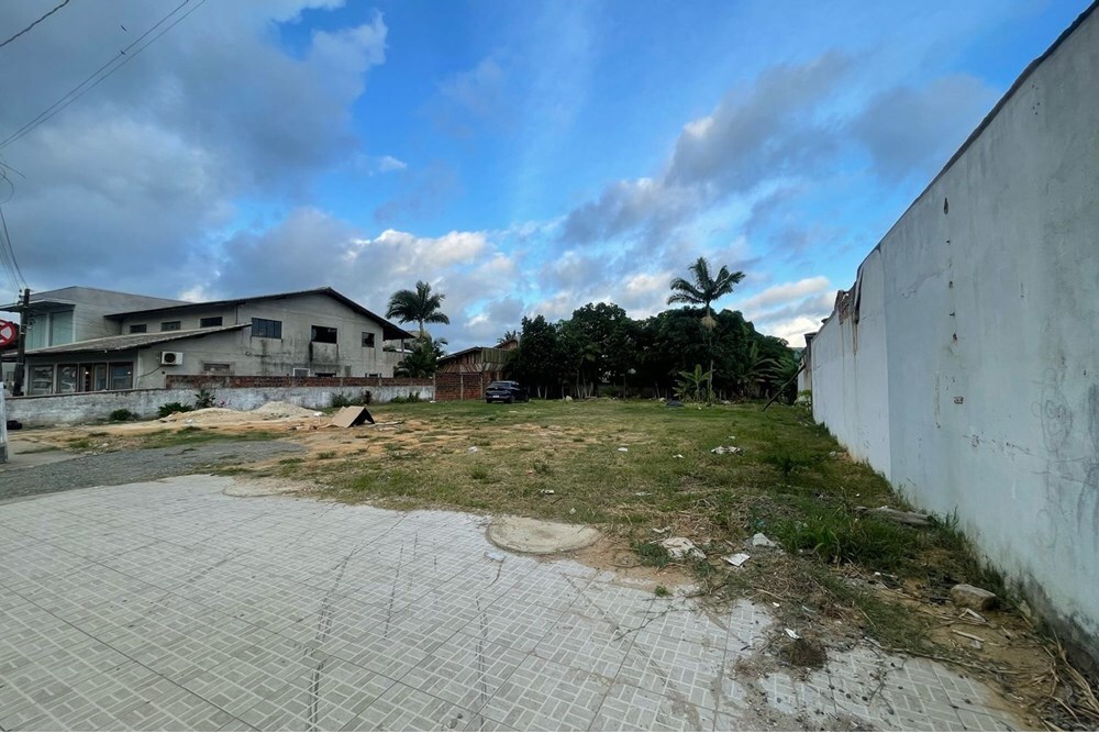 Residencial Multifamiliar de 1526m² no bairro Praia de Armação do Itapocorói, em Penha | Eu Corretor