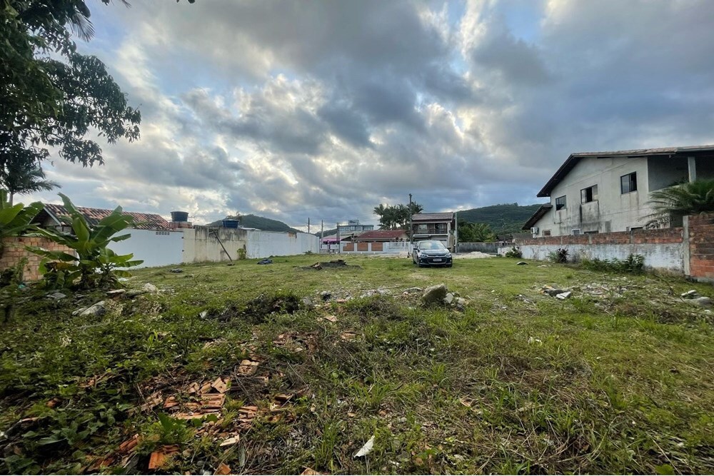 Residencial Multifamiliar de 1526m² no bairro Praia de Armação do Itapocorói, em Penha | Eu Corretor