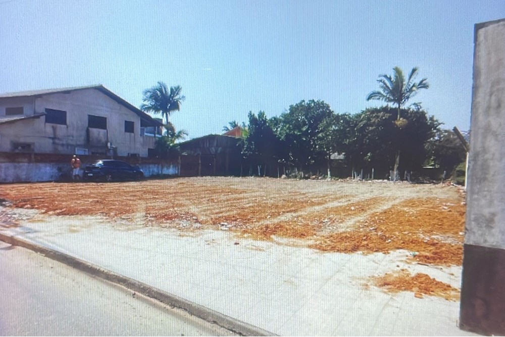 Residencial Multifamiliar de 1526m² no bairro Praia de Armação do Itapocorói, em Penha | Eu Corretor