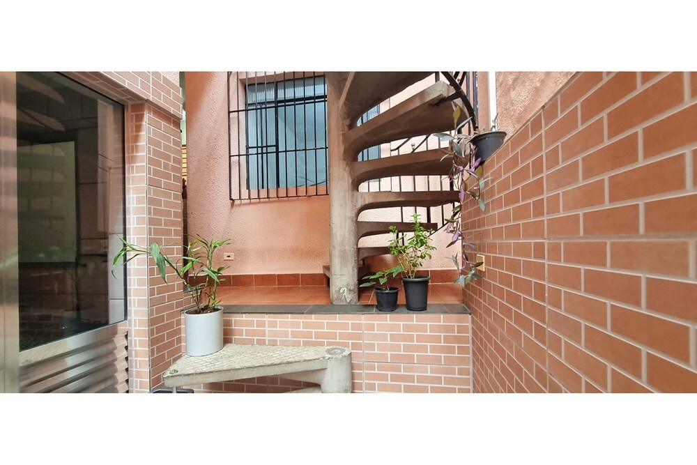 JSLADC 33 Casa 601081013-30 - REMAX Lepex Exclusividades