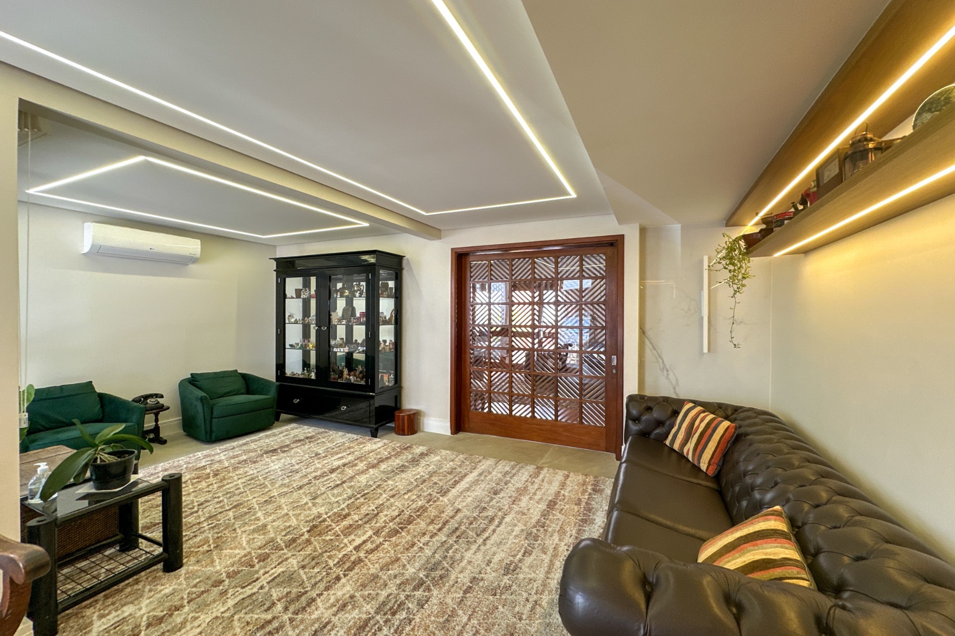 Residencial Multifamiliar de 3 quartos, 290m² no bairro Três Figueiras, em Porto Alegre | Eu Corretor