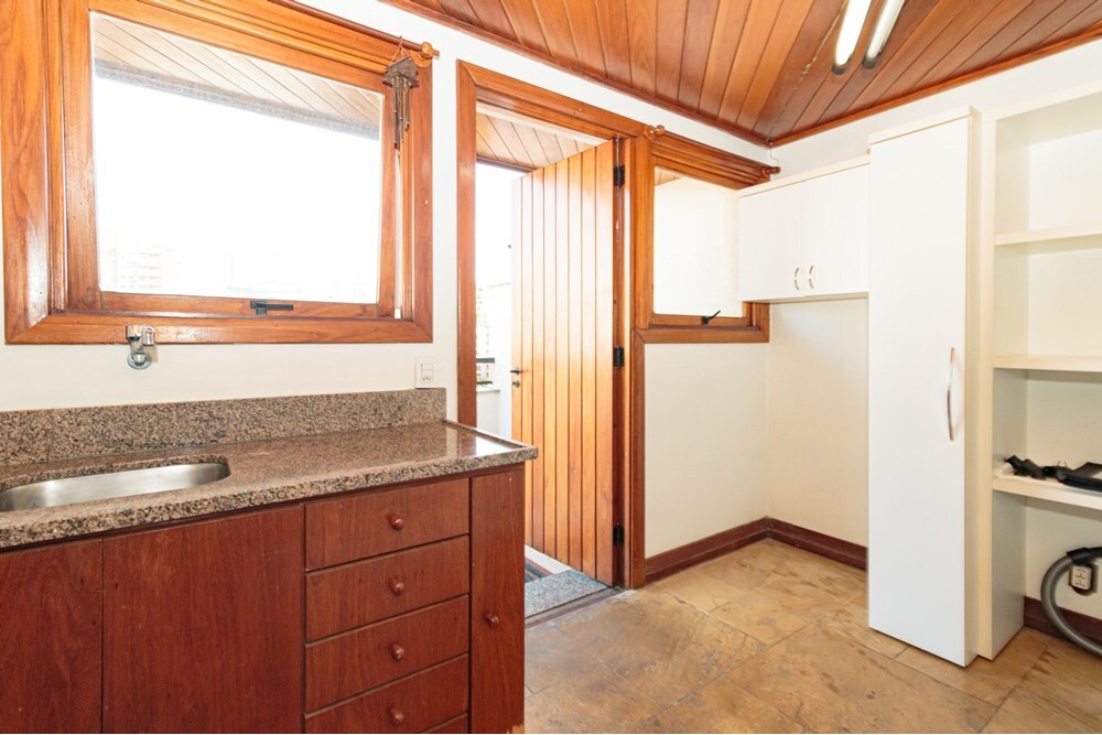 Residencial Multifamiliar de 3 quartos, 290m² no bairro Moinhos de Vento, em Porto Alegre | Eu Corretor