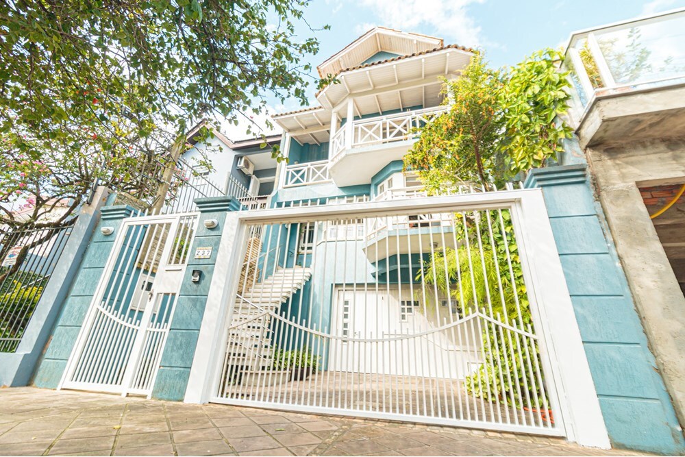 Residencial Multifamiliar de 4 quartos, 410m² no bairro Chácara das Pedras, em Porto Alegre | Eu Corretor