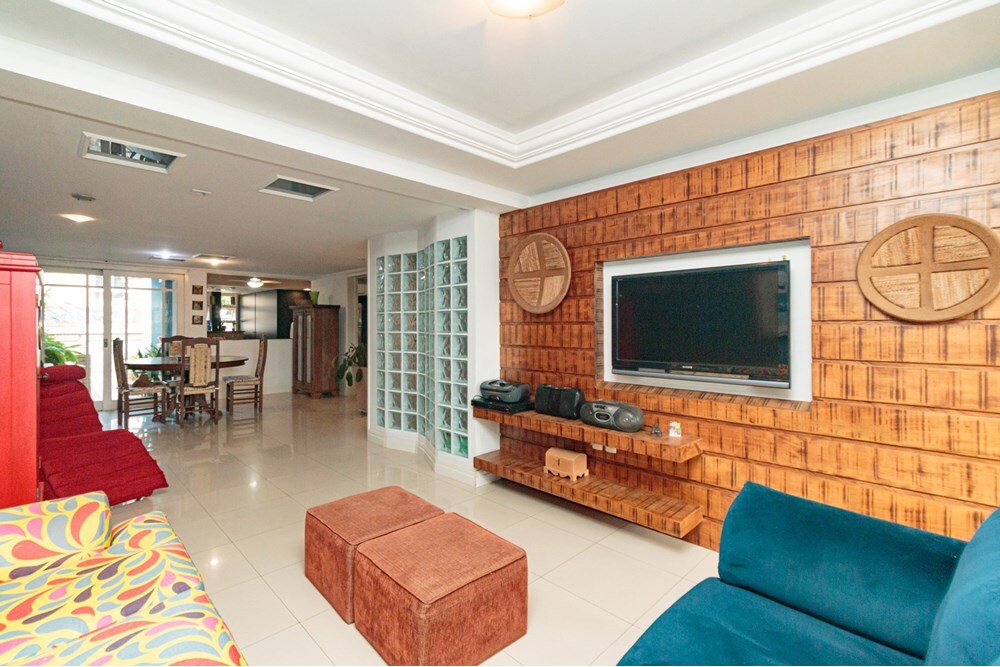 Residencial Multifamiliar de 4 quartos, 410m² no bairro Chácara das Pedras, em Porto Alegre | Eu Corretor