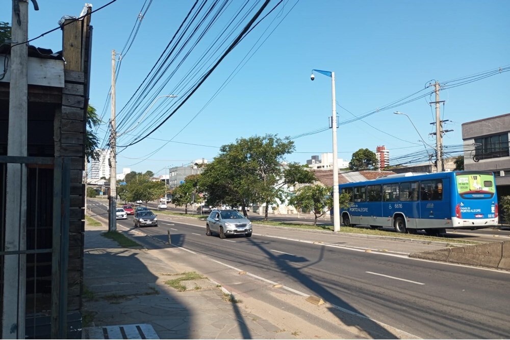 Residencial Multifamiliar de 844m² no bairro Jardim Sabará, em Porto Alegre | Eu Corretor