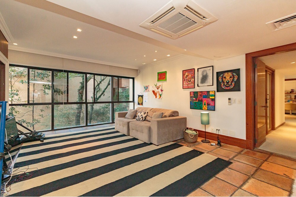 Residencial Multifamiliar de 4 quartos, 328m² no bairro Floresta, em Porto Alegre | Eu Corretor