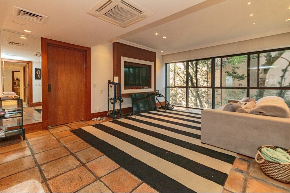 Residencial Multifamiliar de 4 quartos, 328m² no bairro Floresta, em Porto Alegre | Eu Corretor