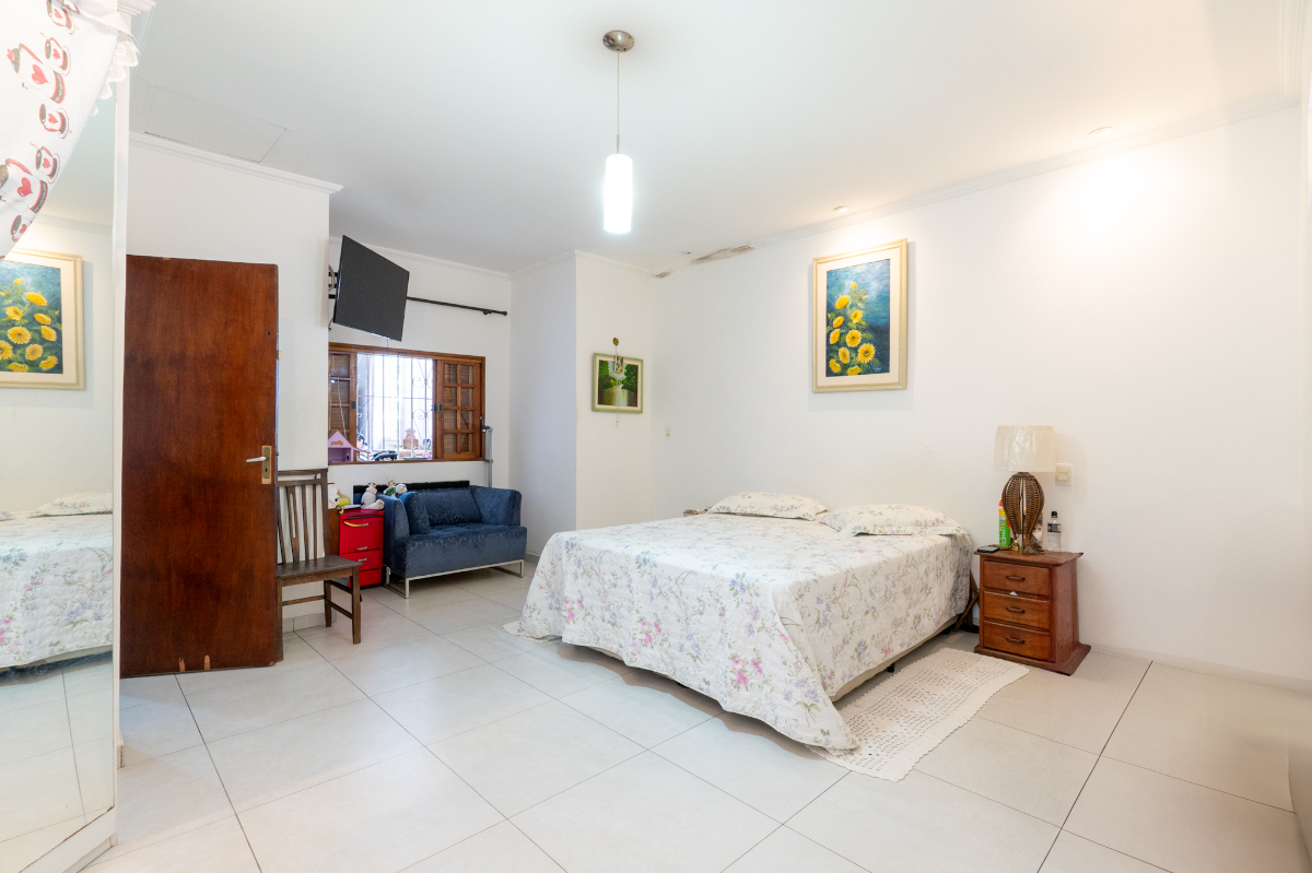 Residencial Multifamiliar de 4 quartos, 230m² no bairro Jardim Santa Terezinha, em Taboão da Serra | Eu Corretor