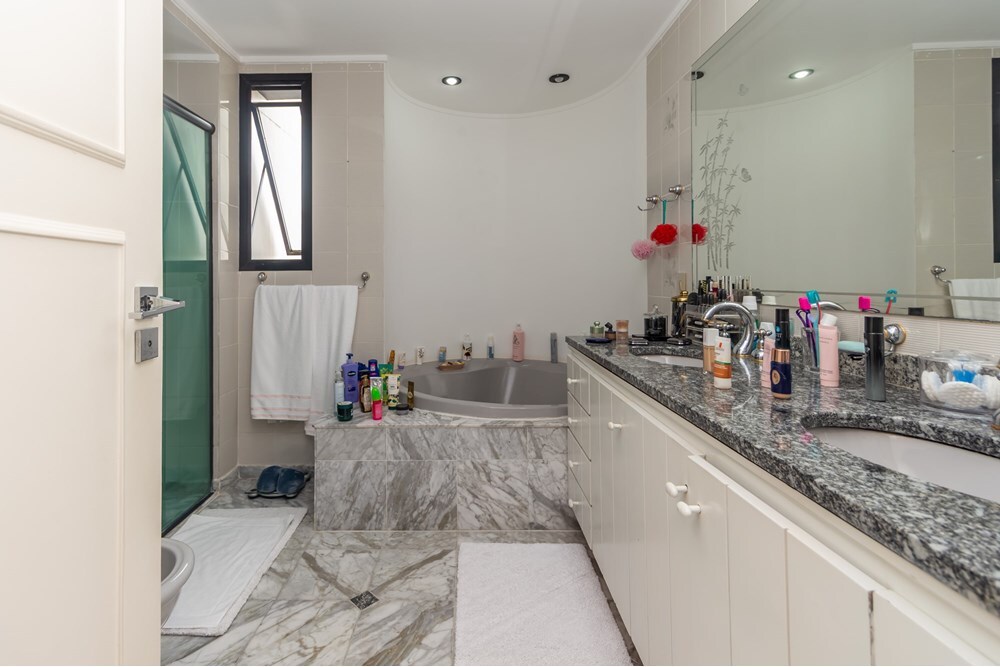 Residencial Multifamiliar de 4 quartos, 198m² no bairro Moema, em São Paulo | Eu Corretor