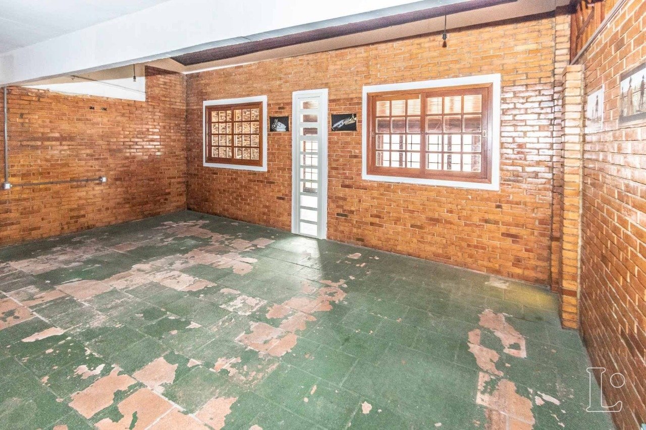 Comercial de 350m² no bairro Tristeza, em Porto Alegre | Eu Corretor