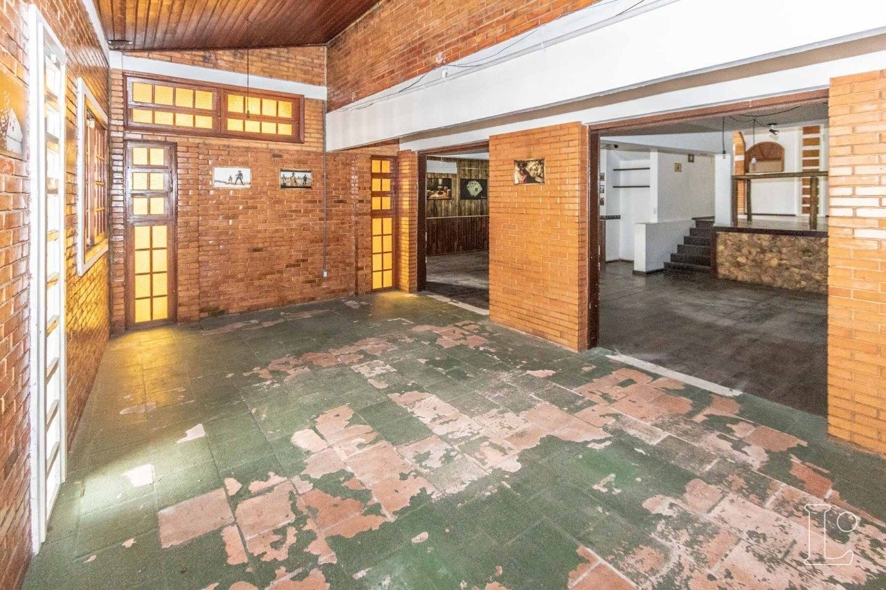 Comercial de 350m² no bairro Tristeza, em Porto Alegre | Eu Corretor