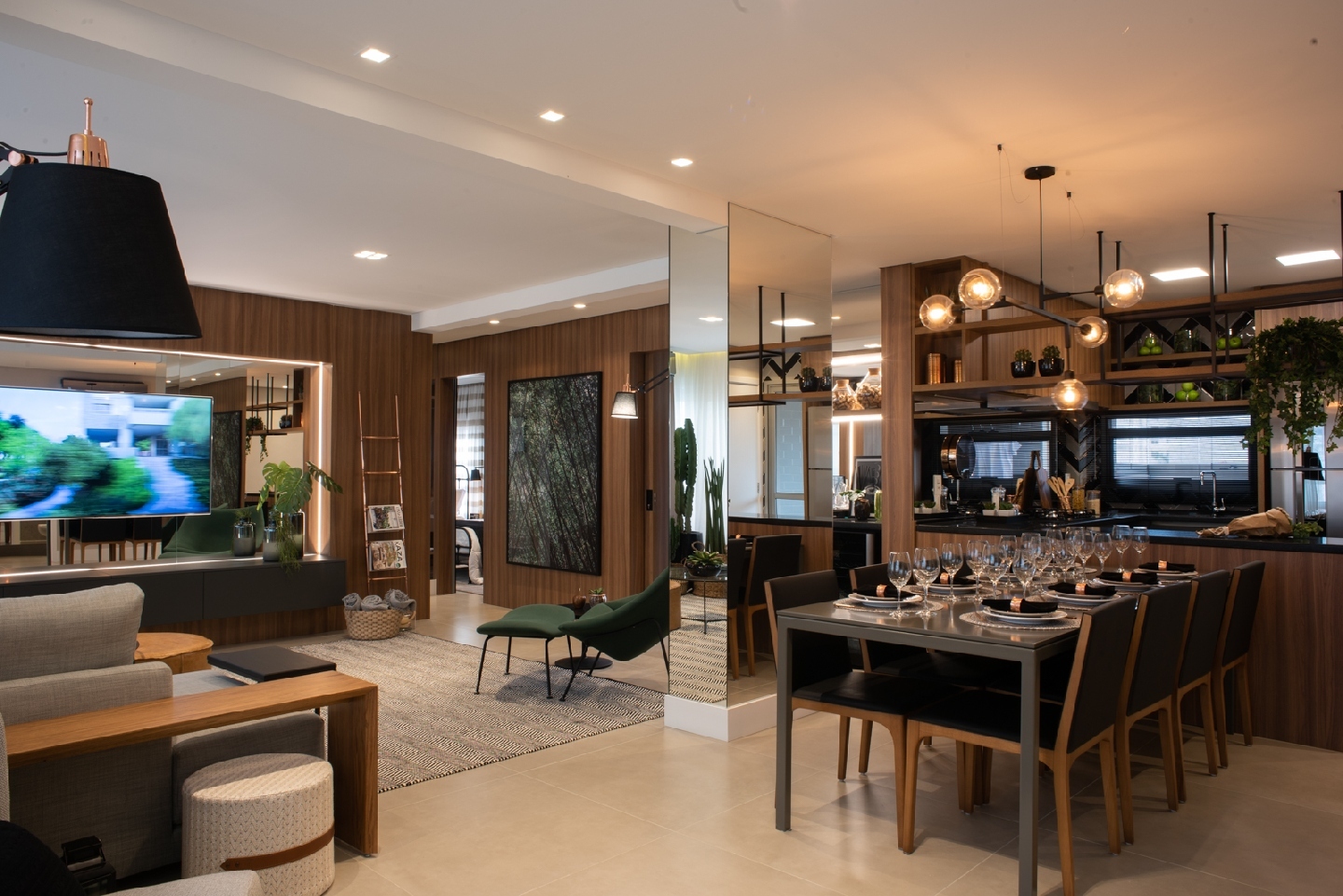 Raízes do Parque - Caucaso Raízes do Parque - Caucaso